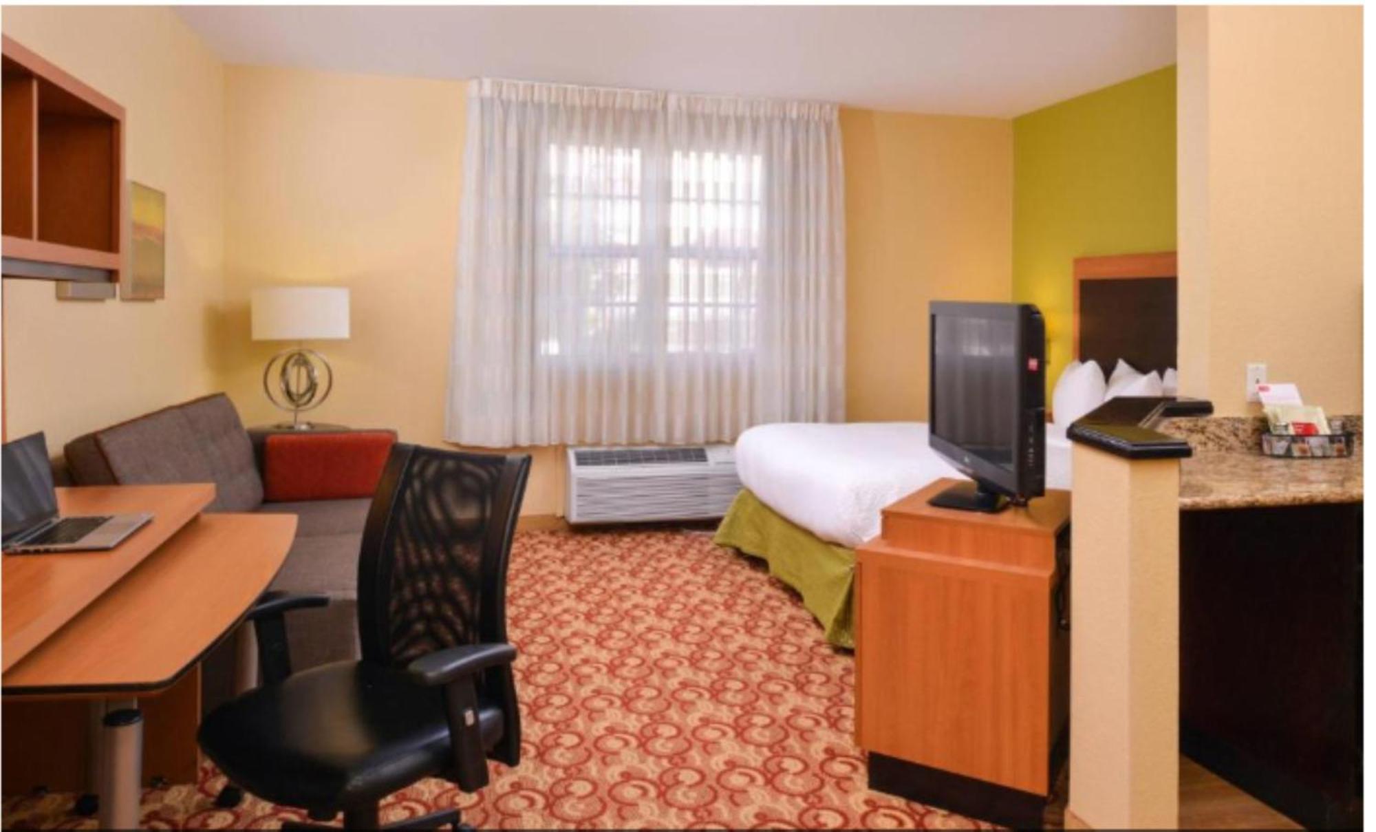 Candlewood Suites Miami - Doral By Ihg Tamiami Exterior photo
